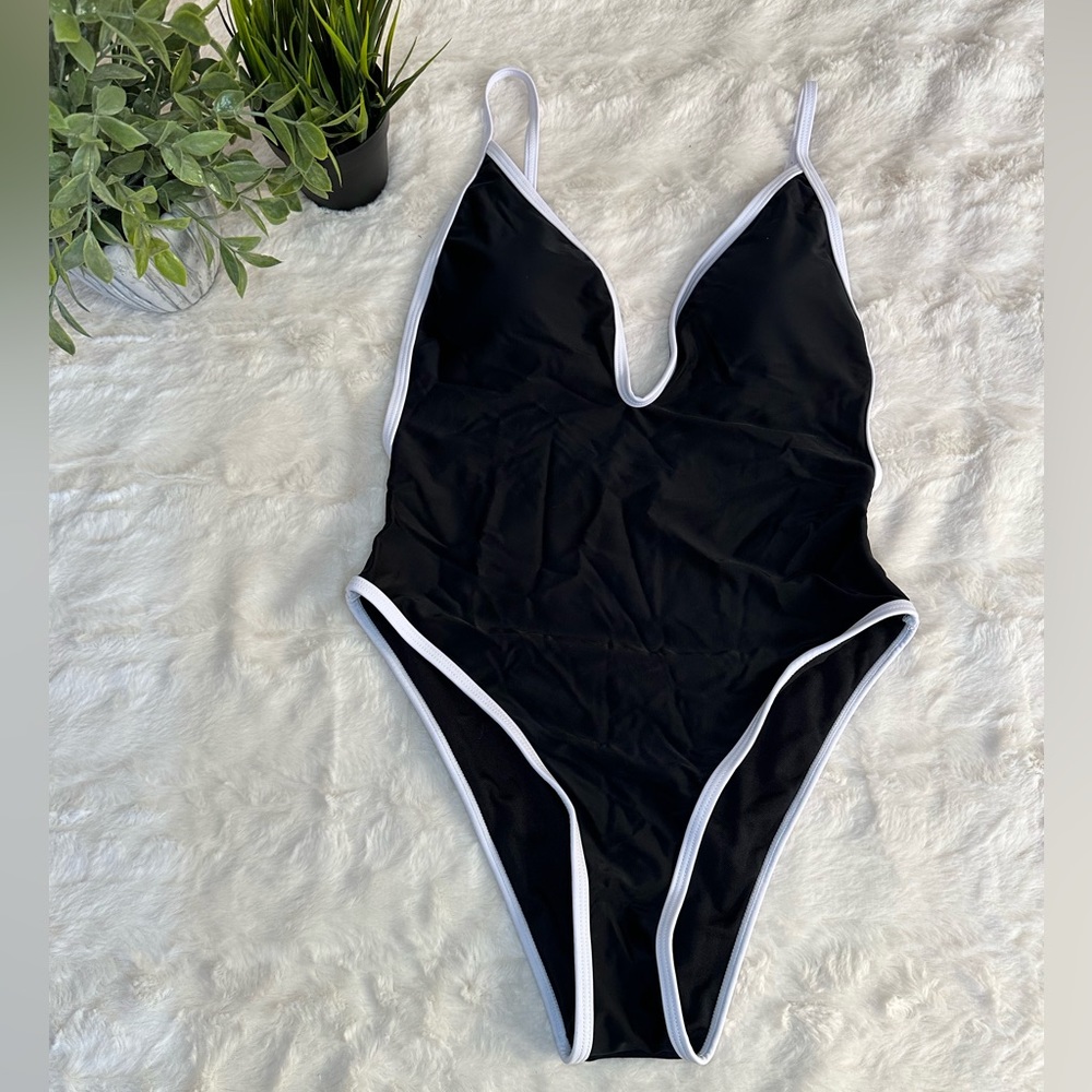 Women’s one piece swimsuit Size M